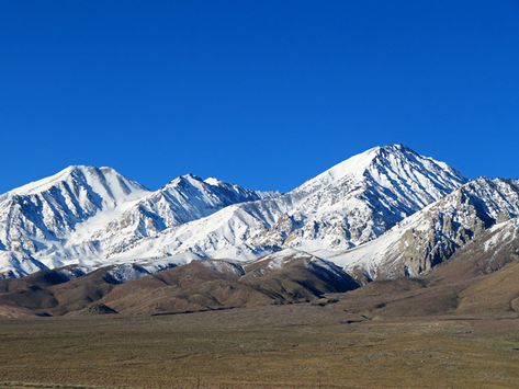 Sierra Nevada Mountain Range in California Sierra Nevada California, Nevada National Parks, Nevada Mountains, Sierra Nevada Mountains, California Landscape, Promised Land, Carl Sagan, I Want To Travel, Ink Ideas