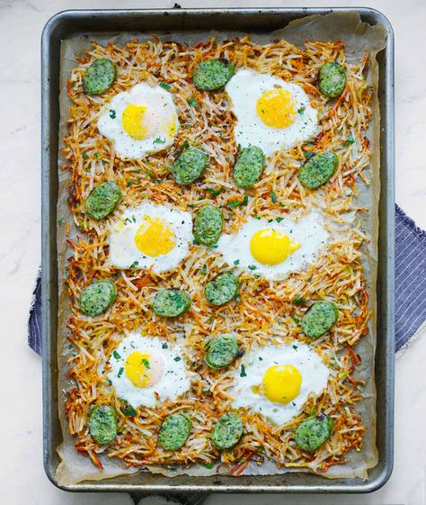 Hashbrowns And Eggs In The Oven, Oven Hashbrowns, Egg Breakfast Recipes Easy, Brunch Bake, Breakfast Crockpot Recipes, Crispy Hashbrowns, Easy Brunch Recipes, Hashbrown Recipes, Simple Breakfast