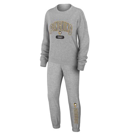 This Sleep set from WEAR by Erin Andrews is the perfect option to wear while dreaming of sweet team victories. It includes a T-shirt and pants with fresh Pittsburgh Penguins graphics that spotlight your team allegiance. Dropped shoulders offer a roomier fit, while tri-blend material supplies even more comfort and softness. Knit Lounge Set, T Shirt And Pants, Erin Andrews, Sleep Set, Women's Wear, Knit Long Sleeve, New York Jets, Lounge Set, Knitting Women