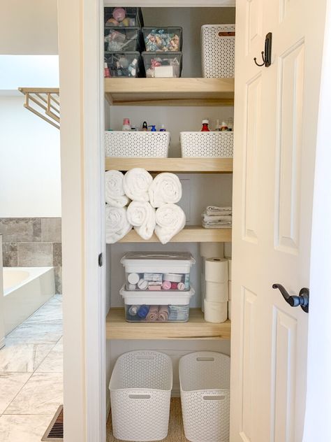 Diy Wood Closet, Linen Closet Shelves, Wood Closet Shelves, Diy Wooden Shelves, Diy Closet Shelves, 2x4 Crafts, Deep Closet, Linen Closets, Wood Closet