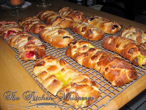 FruitCreamBraidedBread-Naked Braided Sweet Bread, Blueberry Curd, Pastry Danish, Strawberry Curd, Bread Italian, Raspberry Curd, Fruit Breads, Curd Cheese, Fruit Cream