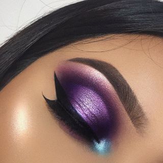 💜 D E E P L A V E N D E R 💜•••••••••••••••••••••••••••••••••••••Follow: @aroni.hossain •••••••••••••••••••••••••••••••••••••@morphebrushes 35B Palette@makeuprevolution Fast Base Stick Foundation-F10@lagirlcosmetics HD Pro Concealer- Creamy Beige @w7makeupuk Banana Dreams Loose Powder@maybelline Eye Studio Lasting Drama Gel Eyeliner @lagirlcosmetics Shady Slim Brow Pencil- Brunette @wetnwildbeauty MegaGlo Highlighting Powder- Precious Petals @milanicosmetics Make It Last Setting Spra Purple Curls, Makeup For Brunettes, Curls Ideas, Wedding Makeup For Brunettes, Purple Palette, White Eyeshadow, Brunette Makeup, Eye Makeup Ideas, Soft Glam Makeup