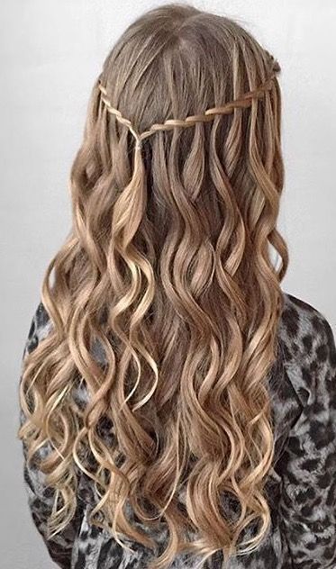 Terrific Free of Charge Homecoming Hairstyles wavy Popular Any young lady desires to help really do the homecoming queen. To bounce the evening apart using you #Charge #Free #Hairstyles #Homecoming #Popular #Terrific #wavy Grad Hairstyles, Formal Hair, Graduation Hairstyles, Dance Hairstyles, Haircut Styles, Wavy Hairstyles, Pinterest Hair, Braid Hairstyles, Long Wavy Hair