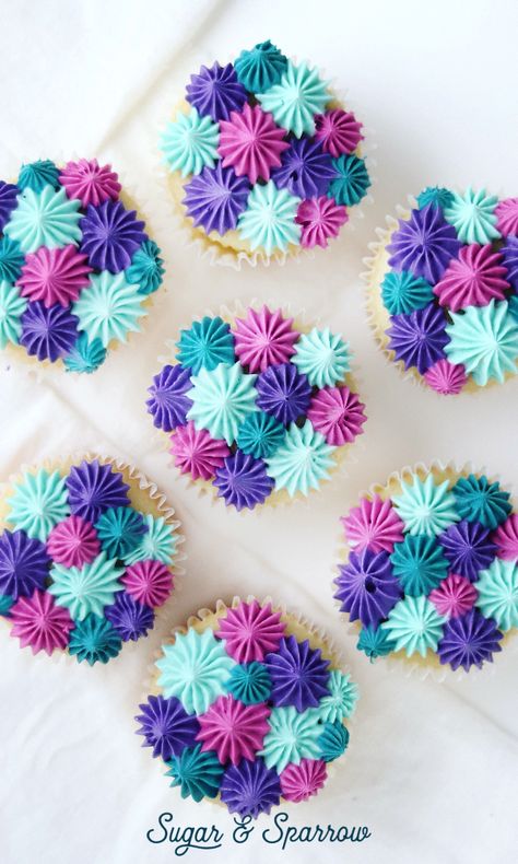 Wilton Cupcake Decorating, Multi Colored Buttercream Frosting, Fun Cupcake Decorating Ideas, Multicolored Frosting Piping, Anna Cupcakes, Pretty Cupcakes Designs, Teal Cupcakes Birthday, Multi Colored Cupcake Frosting, Pink Purple And Teal Cupcakes