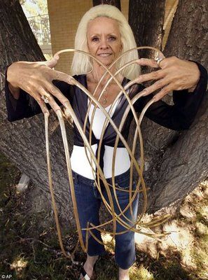 Longest Nails, Really Long Nails, Long Fingernails, Guinness World Records, Crazy Nails, World Photo, Weird Pictures, Salt Lake City Utah, Crazy People