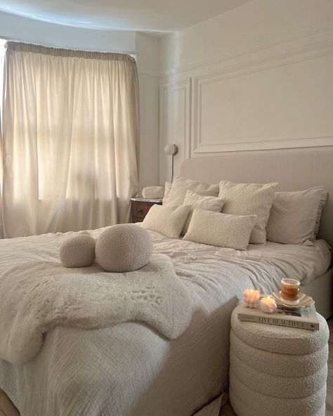 Desings Aesthetic Room, Minimalist Bedroom Decor, Beige Bedroom, Aesthetic Minimalist, Room Deco, Neutral Bedroom, Redecorate Bedroom, Small Room Bedroom, Room Inspiration Bedroom