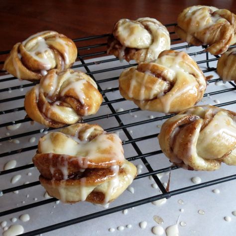 Cinnamon Knots, Cinnamon Healthy, Cinnamon Bites, Cinnamon Twist, Cinnamon Breakfast, Crescent Recipes, Cinnamon Twists, Breakfast Sweets, Crescent Roll Recipes