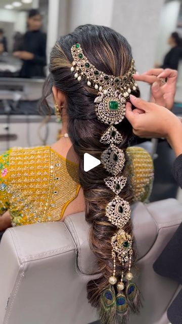 WeddingBazaar on Instagram: "Bride-to-be elevate your hairstyle instantly with stunning jewelry – because every moment deserves a touch of glam and a sprinkle of magic. ✨
.
.
HMUA : @sejal_savaliya22 & team
Hair accessories : @sejal_savaliya22 
.
.
Download @weddingbazaarofficial’s free App & explore curated ideas, plan weddings and book vendors all in one place!  #LinkInBio 💕 
.
.
.
#weddingbazaar #indianwedding" Reception Hairstyles Indian, Reception Hairstyles, Bridal Hairstyle Indian Wedding, Hair Style Vedio, Bridal Hair Inspiration, Wedding Silk Saree, Indian Bridal Hairstyles, Something Unique, Hairdos For Short Hair