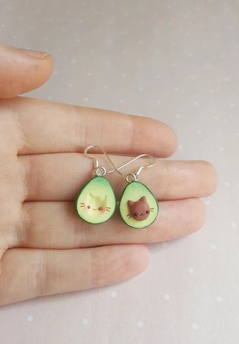 Cat Avocado, Avocado Earrings, Jewelry Kawaii, Creative Earrings, Squishies Kawaii, Miniature Cat, Vegan Jewelry, Miniature Food Jewelry, Kawaii Earrings