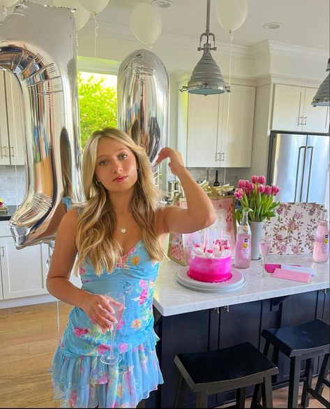 Sweet 16 Summer, Anna Birthday Party, 14th Birthday Party Ideas, Birthday Haul, 17th Birthday Ideas, Fancy Fits, Preppy Prom, Taylor Swift Birthday, Cute Birthday Ideas