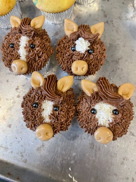 Farmer Cupcakes Ideas, Goat Cupcakes, Rodeo Birthday Cupcakes, Horse Cupcakes Ideas Easy, Horse Party Cupcakes, Rodeo Theme Cupcakes, Horse Cupcakes Ideas, Rodeo Cupcakes, Cupcake Animals