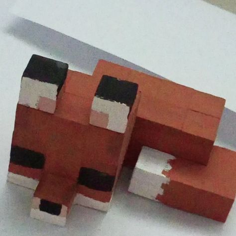 Minecraft Fox Template, Minecraft Fox Pixel Art, Minecraft Blocks Diy, Wooden Blocks Decor Craft Ideas Minecraft, Diy Fox Decor, Minecraft Wood Block Diy, Wood Block Minecraft, Fox Gift Ideas, Minecraft 3d Art