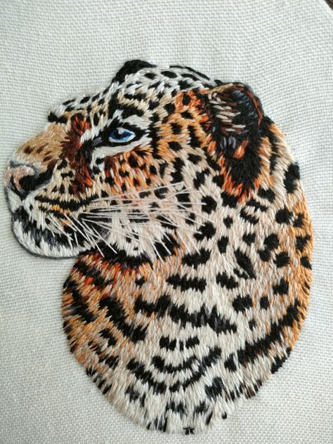 Cheetah Embroidery, Bead Stitching, Handmade Embroidery, Beaded Animals, Hello Gorgeous, Pakistani Dresses, Embroidery Stitches, Embroidery, Pet