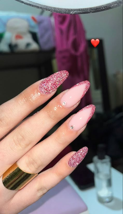 Glitter Nails Art, Glitter Gradient Nails, Nail Design Glitter, Glitter Tip Nails, Pink Glitter Nails, Glittery Nails, Nail Art Glitter, Nails Polish, Gradient Nails