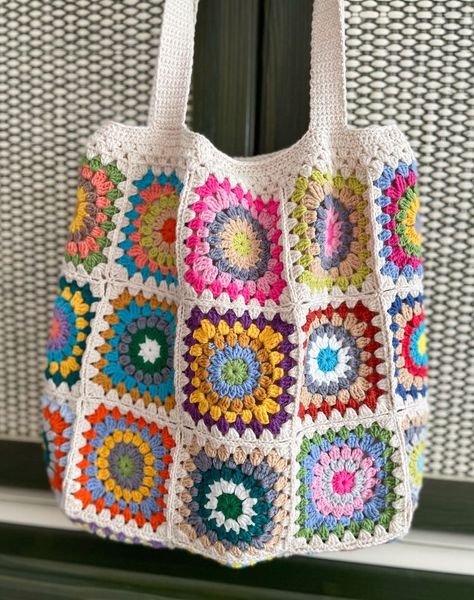 Wendy Aesthetic, Sac Granny Square, Start Crocheting, Crochet Beach Bags, Chic Crochet, Crochet Festival, Simple Projects, Fall Crochet Patterns, Crochet Winter Hats