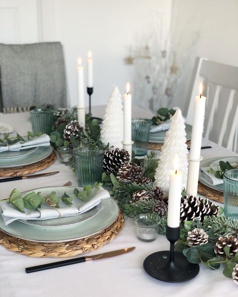 Copper Cutlery, Green Table Settings, Christmas Dinner Table Settings, Aqua Christmas, Gold Table Setting, Xmas Table Decorations, Xmas Candles, Xmas Table, Table Wear