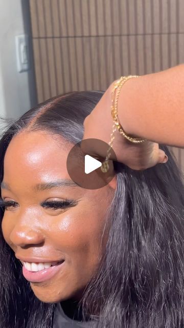 MIAMI HAIRSTYLIST & WIG MAKER 🌴✨🇯🇲 on Instagram: "Seamless Closure Sew In 😍😊✨   This isn’t leave out! I blended the closure behind the clients hairline with minimal leave out. The concept of applying the closure behind the hairline existed already, but I’m very proud to say that I developed my own technique and approach to doing it, and the blend is immaculate ✨✨ so I call it the SEAMLESS closure install, because of how seamlessly it blends.   This install is great for:  ✅ gym girlies. Sweat won’t cause your lace to move out of place  ✅ when you want to give your hair a break. Most of it is tucked away.  ✅ small forehead / low hairline girlies! Gluing the lace down in front of the hairline reduces the size of your forehead, which would deter clients who don’t have a lot of forehead sp Behind The Hairline Closure, Minimal Leave Out Sew In, Closure Behind Hairline, Wig Behind Hairline, 4x4 Closure Sew In, Sew Ins With Leave Out Hair, Lace Closure Sew In, 2x6 Closure Sew In, Sew Ins With Closure