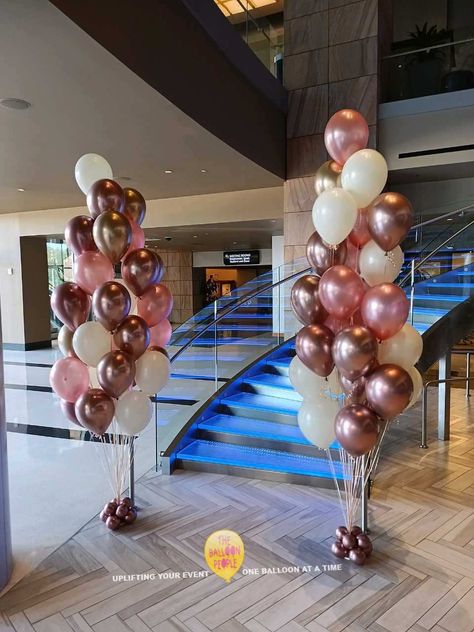 Balloon Bouquet Centerpiece, Balloon Decoration Ideas, Balloon People, Balloon Arrangement, Balloon Ceiling, Balloon Drop, Things Wallpaper, Balloon Arches, One Balloon