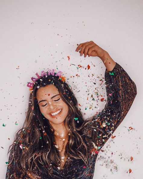 Cute Birthday Pictures, 21st Birthday Photoshoot, Brand Photography Inspiration, Shotting Photo, Photographie Portrait Inspiration, Birthday Photography, Tumblr Photography, Ideas Birthday, Photography Poses Women