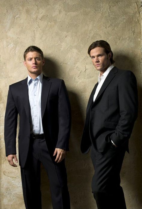 Jensen Ackles & Jared Padalecki | Supernatural Men In Suits, Jared Padalecki Supernatural, A Man In A Suit, Man In A Suit, Jensen Ackles Jared Padalecki, Winchester Supernatural, Supernatural Tv Show, Winchester Boys, Tv Supernatural