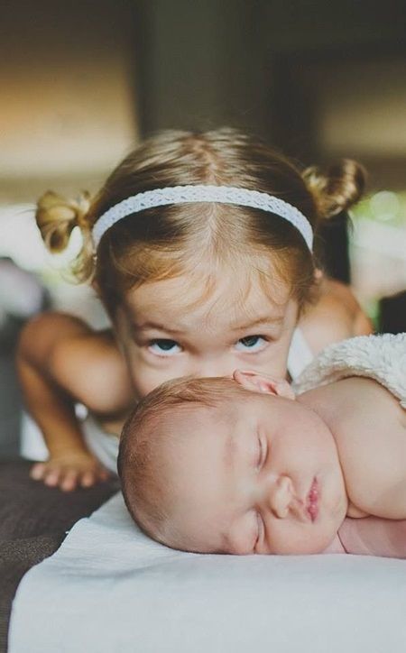 16 fotos de irmãos que você não pode deixar de fazer! – Mil Dicas de Mãe Foto Newborn, Bath Photography, Sibling Photography, Sibling Photos, Newborn Photography Poses, Baby Sleep Problems, Foto Baby, Newborn Shoot, Newborn Baby Photography