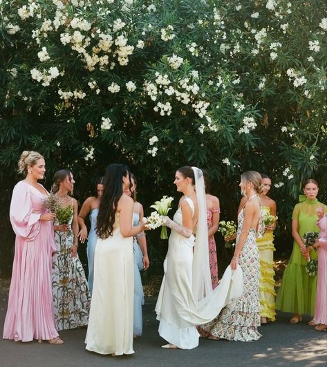 Mary Ralph Wedding, Wedding Photography Group Shots, Dreamy Wedding Photos, Pastel Wedding Colors, Bridesmaids Photos, Greece Wedding, Garden Party Wedding, Wedding Attire Guest, Bridesmaids And Groomsmen