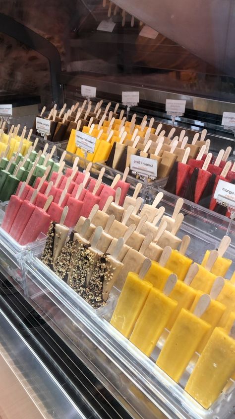 Popsicle Display, Popsicle Shop, Popsicle Packaging, Ice Cream Chairs, Brownie Packaging, Frozen Yogurt Bites, Juice Bar Design, Ice Cream Novelties, Fresh Fruit Smoothies