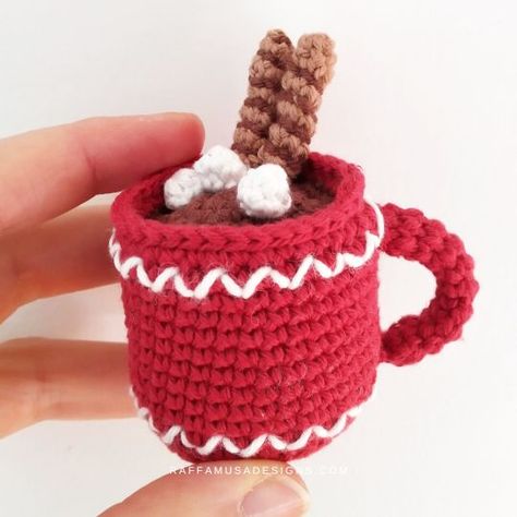 Mug Amigurumi, Christmas Crochet Patterns Free, Crochet Xmas, Crochet Ornaments, Handmade Christmas Tree, Crochet Amigurumi Free Patterns, Crochet Amigurumi Free, Crochet Christmas Ornaments, Christmas Crochet Patterns