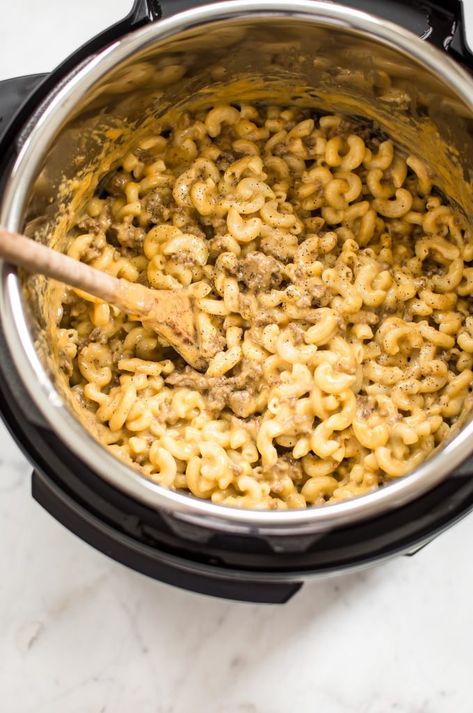 This easy Instant Pot hamburger mac and cheese is total comfort food that's ready in only 30 minutes! No draining of the macaroni is needed, and it's all made right in your electric pressure cooker. This beefy macaroni and cheese is perfect for large families and weeknight meals. You'll love the simple Tex-Mex spice blend that flavors the meat. Ground Beef Mac And Cheese, Hamburger Mac And Cheese, Mac And Cheese Instant Pot, Beef Mac And Cheese, Instant Pot Mac And Cheese, Pot Mac And Cheese, Best Pressure Cooker, Ideas For Meals, Creamy Mac And Cheese