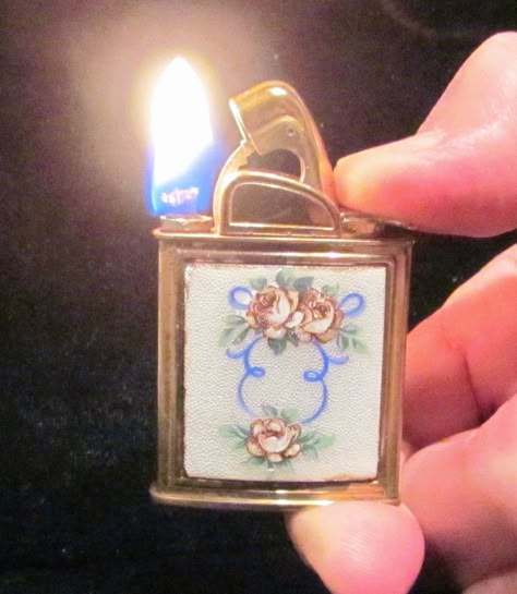 1940s Evans Lighter Guilloche Lighter Ladies Art Deco Lighter Pocket Lighter Working Lighter Lighters Aesthetic, Lighter Decoration, Unique Lighters, Lighter Vintage, Lighter Design, Vintage Lighter, Vintage Lighters, Lighter Art, Cool Lighters