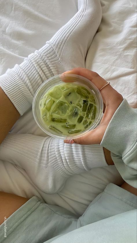 Clean Lifestyle, Healthy Girl, Healthy Lifestyle Inspiration, Summer Glow, Dream Lifestyle, Green Juice, Gua Sha, Green Aesthetic, Gut Health