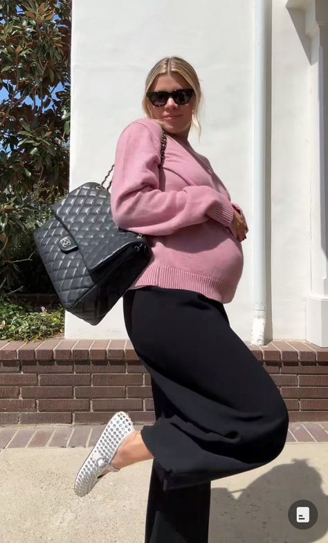 Sophia Richie Pregnant, Old Money Pregnant, Sofia Richie Pregnant, Old Money Pregnant Outfits, Sofia Vibes, Maternity Fits, Pregnancy Fits, Prego Style, Pregnacy Fashion