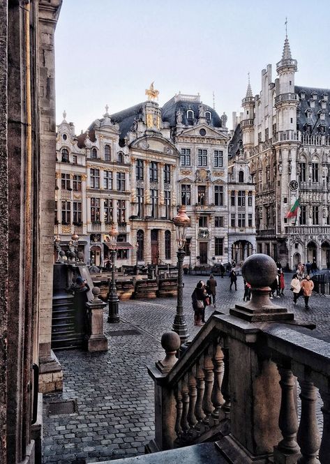 Grand Place Brussels, Brussels Travel, Grand Place, European City, Belgium Travel, Voyage Europe, Beautiful Places To Visit, Travel Inspo, Travel Aesthetic