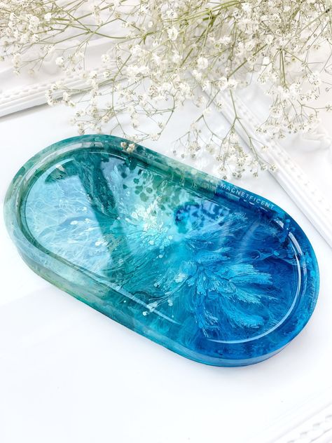 Ocean Resin Tray Diy, Beach House Bathroom Decor, Christmas Eve Box For Kids, Jesmonite Ideas, Ocean Color Palette, Ocean Themed Bathroom, Ocean Bathroom, Coaster Diy, Beach Resin