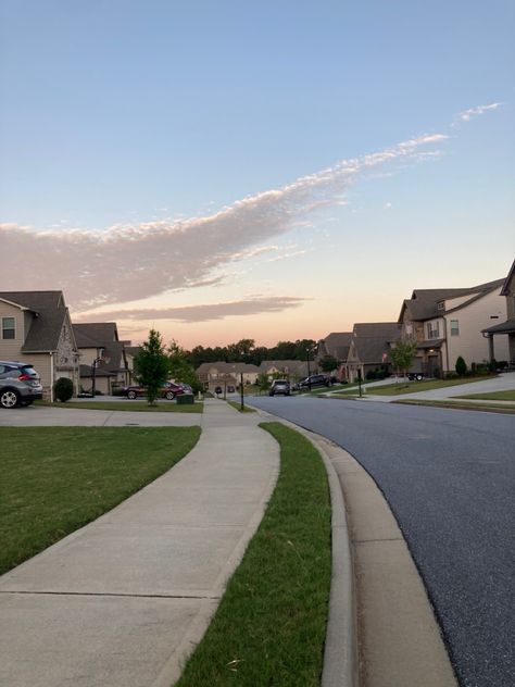 Neighborhood Street Aesthetic, Suburban Town Aesthetic, America Neighbourhood, American Houses Aesthetic, American Suburbs Aesthetic, Rich Suburban Aesthetic, Suburban Summer Aesthetic, American Neighborhood Aesthetic, Rich Neighborhood Aesthetic