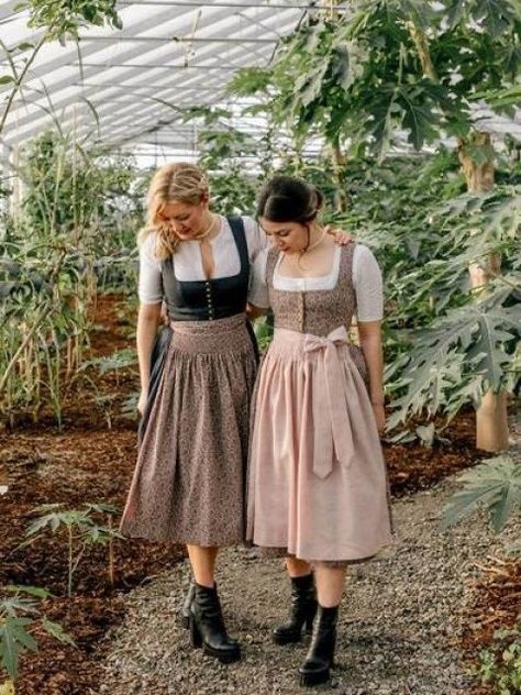 Farmcore Outfit, Cottagecore Outfit Ideas, Cottage Core Outfit, Cottage Core Fashion, Cottagecore Outfit, Dirndl Outfit, Cottagecore Clothes, Farm Clothes, Lena Hoschek