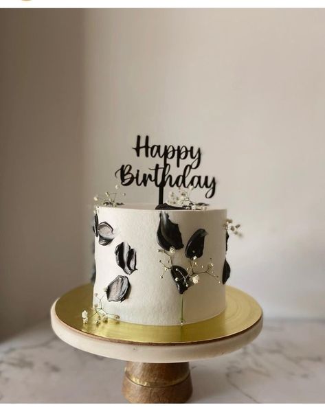 Black White Cakes, 17 Birthday, Paper Quilling Cards, Birthday Cake For Him, White Cakes, Elegant Birthday Cakes, Creative Birthday Cakes, Creative Birthday, Simple Birthday Cake