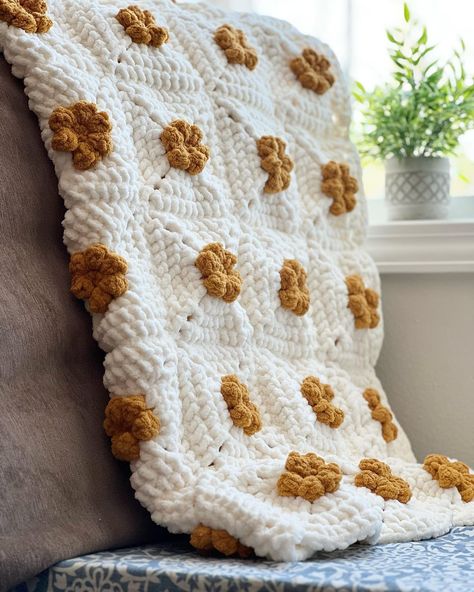 Bernat Granny Square Blanket, Bernat Blanket Patterns Crochet, Bernat Blanket Yarn Crochet Patterns, Bernat Baby Blanket Yarn Patterns, Chunky Baby Blanket Crochet Pattern, Bernat Blanket Yarn Patterns, Crochet Ducks, Flower Crochet Blanket, Bernat Blanket Patterns