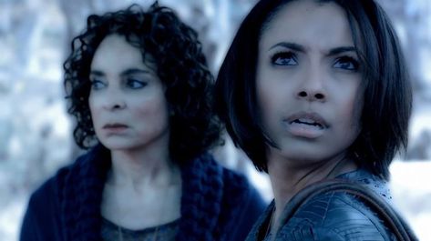 Vampire Diaries - Bonnie & Grams Vampire Diaries Season 5, Jasmine Guy, Bonnie Bennet, The Salvatore Brothers, Team Damon, Story Lines, Damon Elena, Vampire Diaries Seasons, Kat Graham