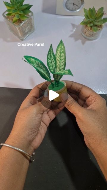 Garden Clay Ideas, Diy Mini Plants, Plants Projects For Kids, Paper Plants Diy How To Make, How To Make Fake Plants, Plant Projects For Kids, Miniature Plants Diy, Mini Crafts Diy Easy, Diy Balcony Decor Ideas