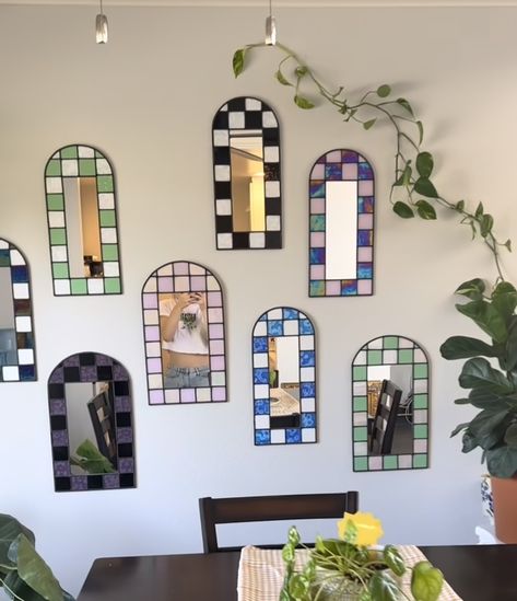 Stain Glass Mirror, Mirror Stained Glass Ideas, Modern Stained Glass Patterns, Mirror Stained Glass, Stained Glass Mirrors, Stained Glass Furniture, Diy Moss, Diy Stained Glass Window, Stained Glass Mirror