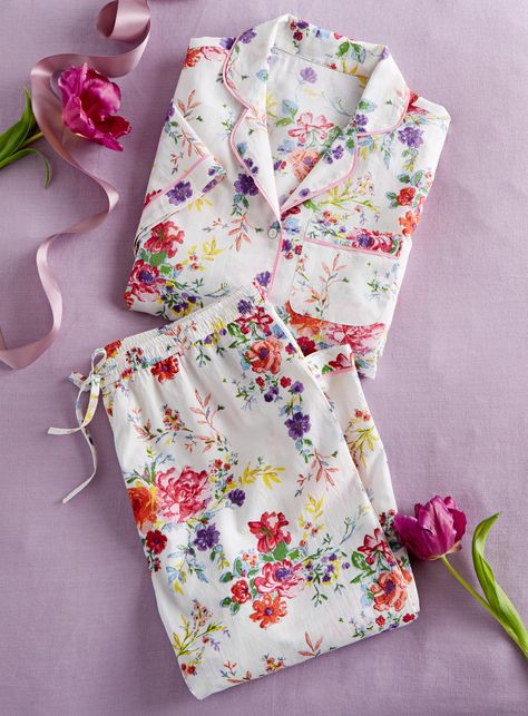 Pijama Outfit, Night Suit For Women, Summer Pjs, A Field Of Flowers, Hand Painted Candles, Sipping Coffee, Field Of Flowers, Floral Pajamas, Pajamas Comfy