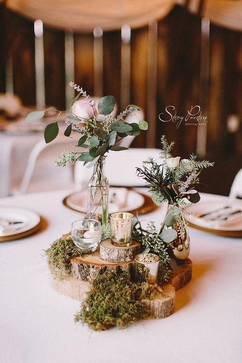 Wood Rounds Wedding Decor, Wood Piece Centerpieces Wedding Ideas, Wood Disc Wedding Centerpiece, Rustic Candelabra Centerpiece, Wedding Centerpieces With Moss, Simple Woodsy Centerpieces, Simple Wedding Centrepieces Round Tables, Centerpieces For Garden Party, Crystal Centrepiece Wedding