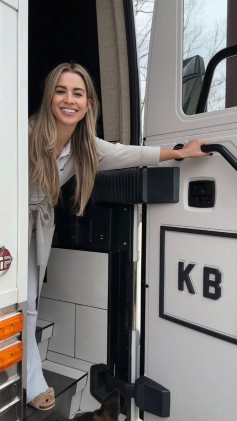 Katelyn Brown, Kane Brown Music, Brown Note, Kane Brown, Bus Tour, Tour Bus, Family Tour, All Aboard, Backstreet Boys