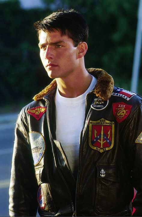 Maverick Top, Top Gum, Tom Cruise Hot, Tom Cruise Movies, 80s Men, Movies And Series, Hot Actors, Popular Movies, Hollywood Actor