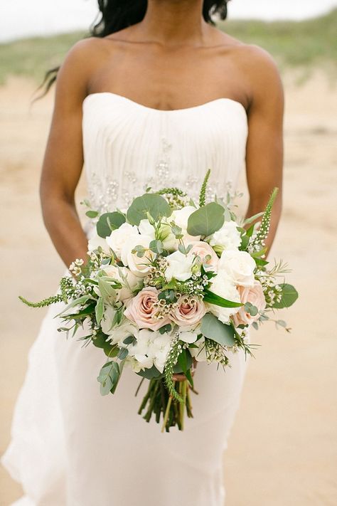 Beach Wedding Decorations Reception, Wedding Flower Guide, Bridal Bouquet Pink, Beach Wedding Flowers, Beach Bridal, Rose Gold Hair, Wedding Bridal Bouquets, Wedding Flower Arrangements, Bouquet Of Flowers