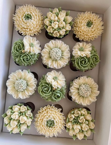 Cupcake Flowers, Lily Cake, Cookie Decorations, Fancy Cupcakes, Bakery Decor, Icing Flowers, Cupcake Decoration, Cupcake Decorations, Cupcake Cake Designs