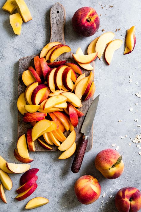 Apples Gluten Free Peach Crisp, Easy Sandwiches, Brown Sugar Peaches, Sandwiches Recipes, Peach Crumble, Fruit Fruit, Peach Crisp, Oat Crumble, Food Photography Inspiration