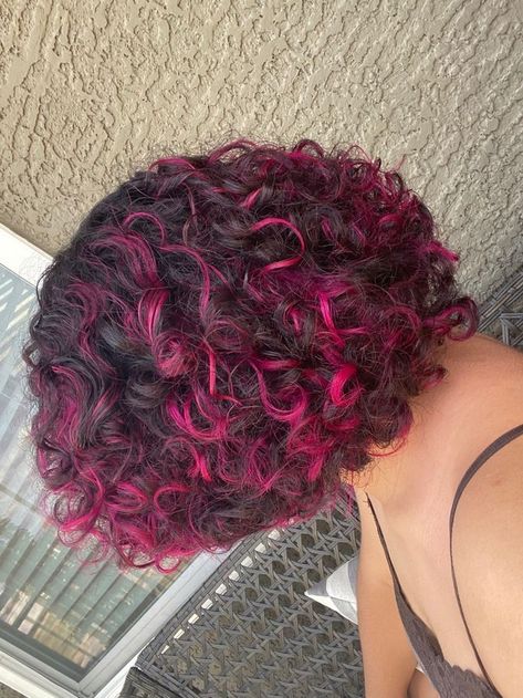 Peekaboo Hair Curly, Dye Curly Hair, Curly Hair Color Ideas, Pink Hair Streaks, Curly Hair Color, Peekaboo Hair Colors, Hair Cut Ideas, Modern Shag Haircut, Highlights Curly