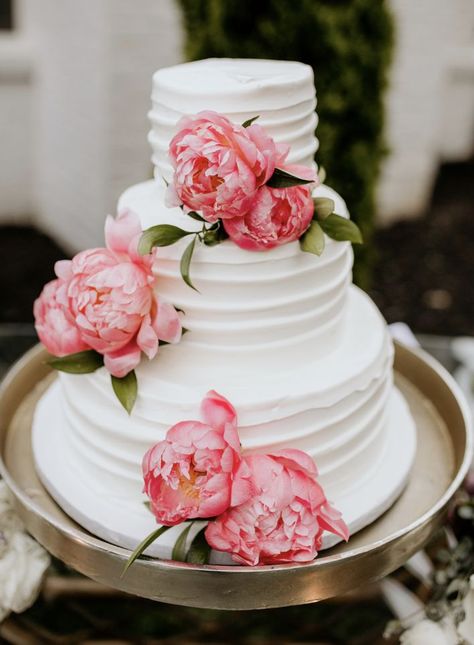 Cake With Pink Flowers, Wedding Cake Peonies, Peony Cake, Gold Weddings, Hot Pink Weddings, Intimate Backyard Wedding, Small Wedding Cakes, Floral Wedding Cake, Fall Wedding Cakes